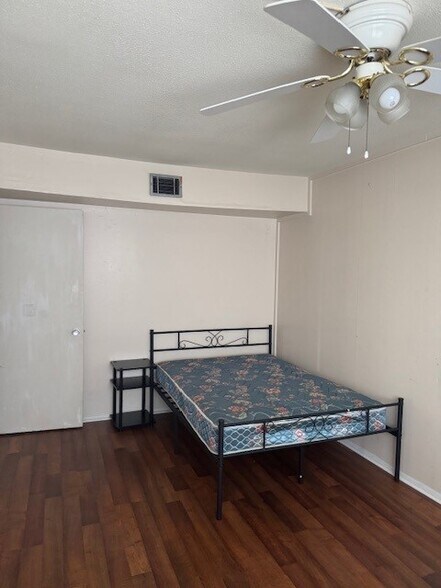 Building Photo - 1700 SW 16th Ct