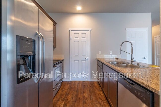Building Photo - 1413 NE 83rd Dr