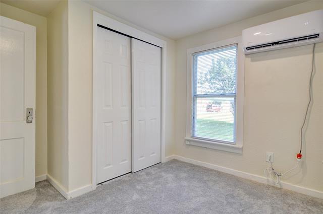 Building Photo - 300 Meadow Park Dr