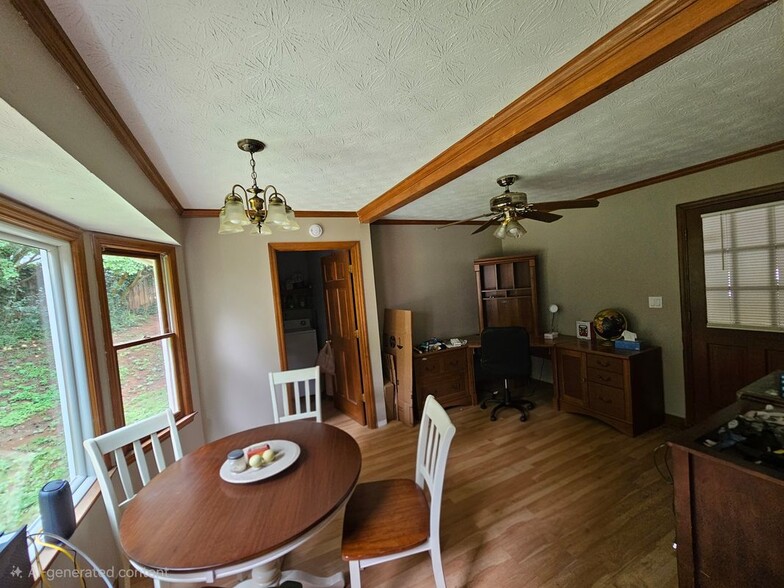 Building Photo - 630 Alma Ct