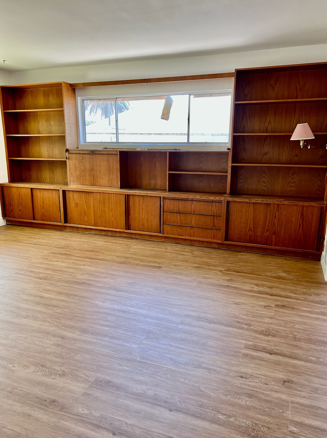 Front living room with built in - 1641 Maltman Ave