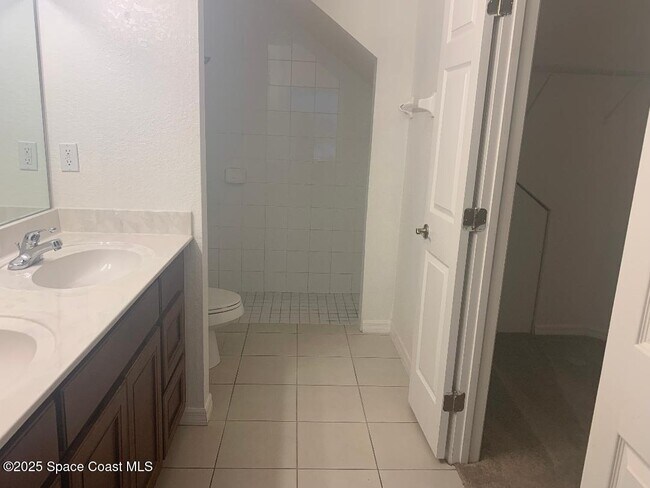 Building Photo - 105 Colibri Way