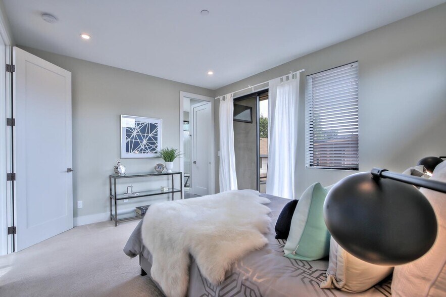 master bedroom - 363 Beemer Ave
