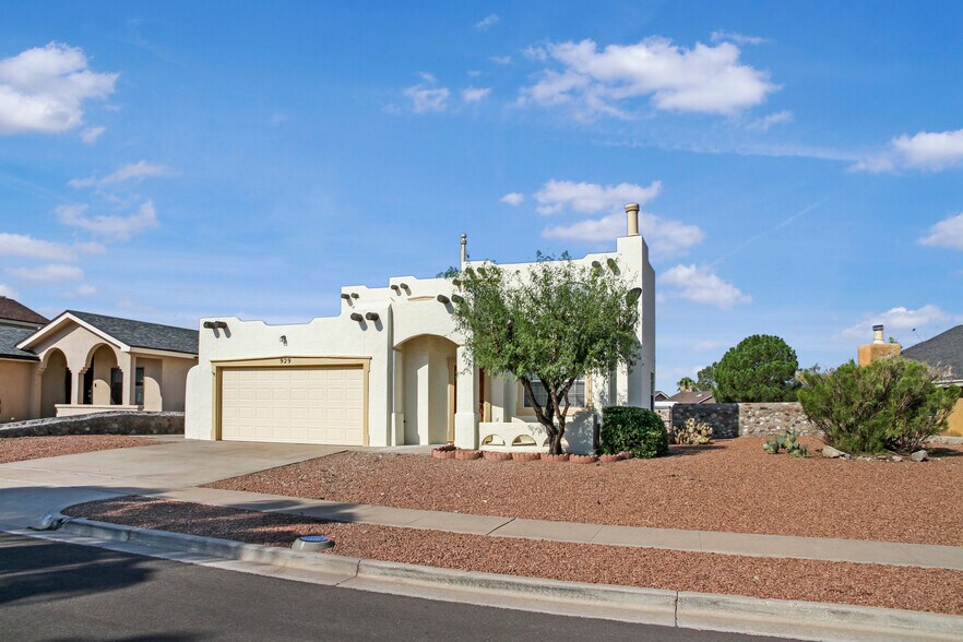 Building Photo - 929 Totonaca Ln