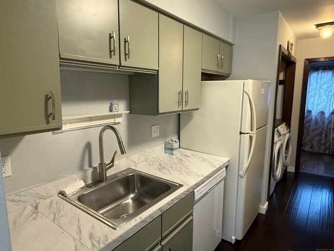 Building Photo - 7 Twin Oaks
