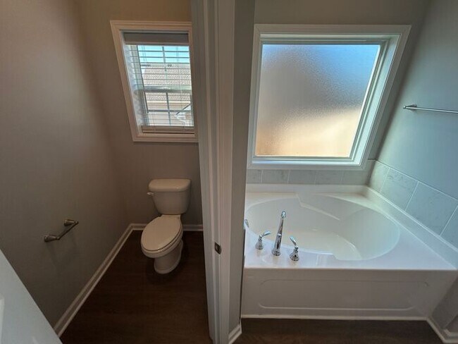 Building Photo - 1033 Echo Rdg Rd