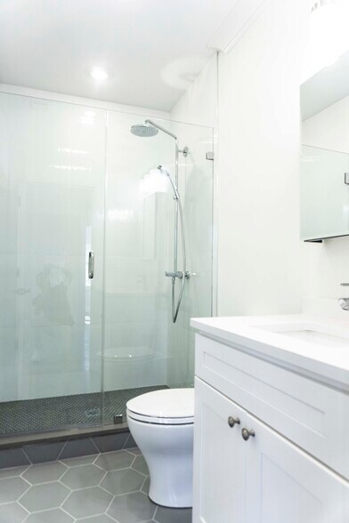 Building Photo - 79 Linden St