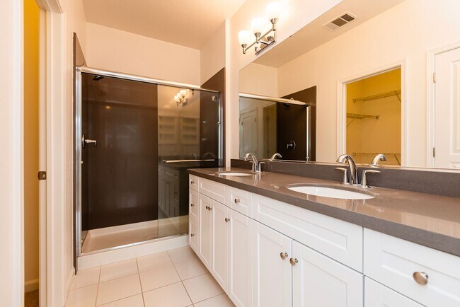 Building Photo - Modern 4BR Townhome w/ Solar, Tesla Powerwalls & 2-Car Garage