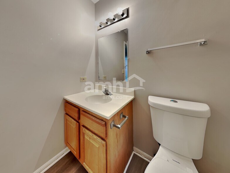 Building Photo - 5925 Bluegrass Trl