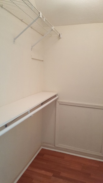 Building Photo - 609 Windcrest Dr
