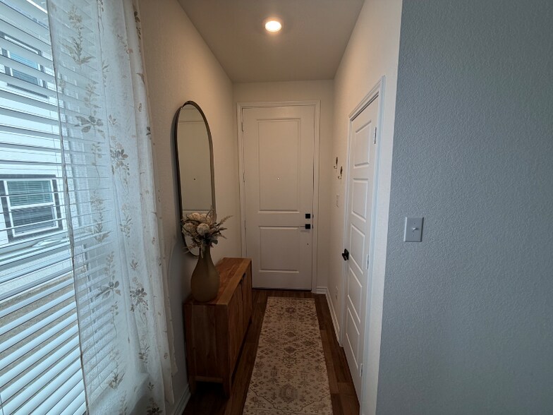 Building Photo - 15307 Oceanus Dr