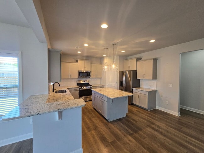 Building Photo - Perfect Mebane Location!