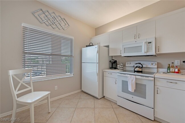 Building Photo - 992 Woodshire Ln