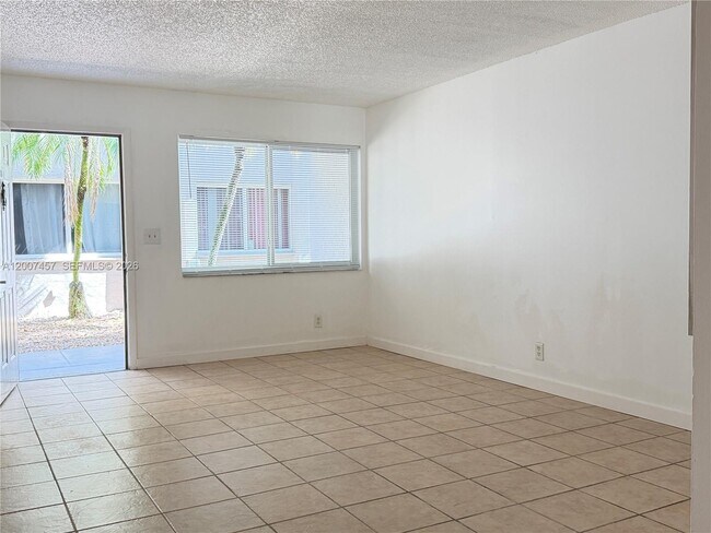 Building Photo - 3215 NW 102nd Terrace