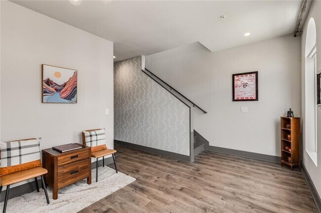 Building Photo - 1300 Chelsea Cir NW