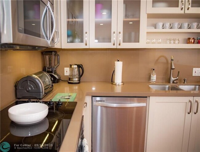 Building Photo - 3000 S Ocean Blvd