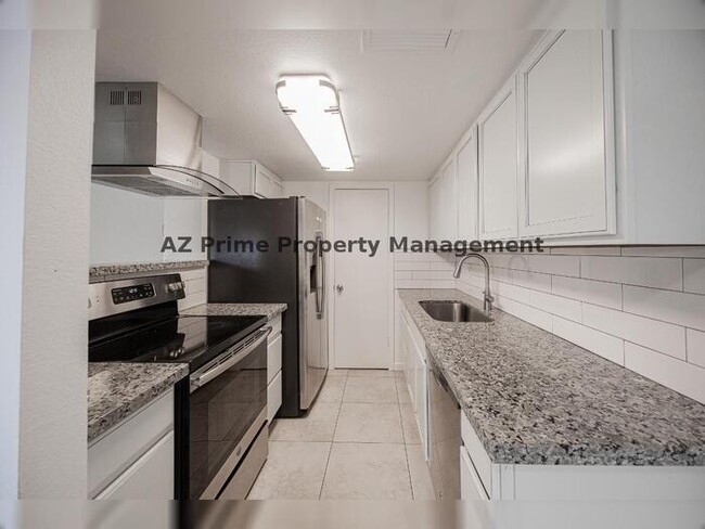 Building Photo - 4615 E Jones Ave