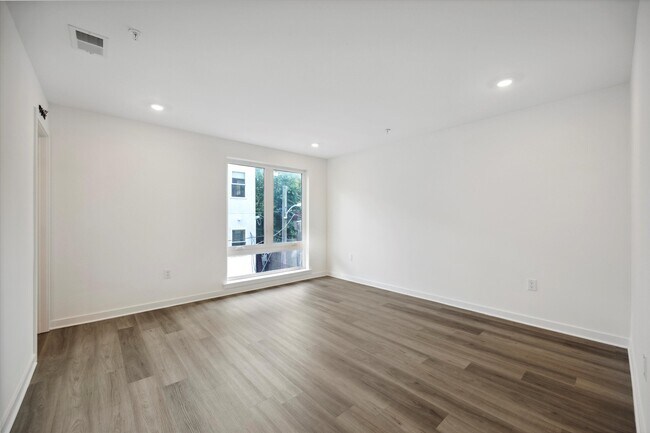 Building Photo - 1514 Master St