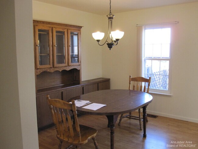 Building Photo - 3238 Alpine Dr