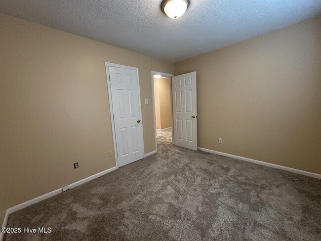 Building Photo - 502 Thyme Ct