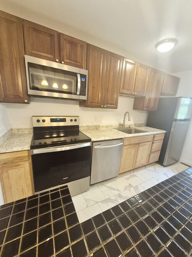 Building Photo - 2404 Barracks Ct