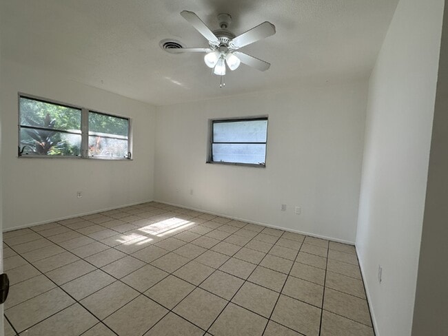 Building Photo - Charming 2/2 with possible 3rd bedroom