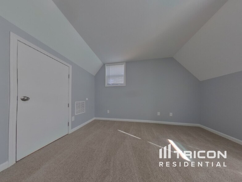 Building Photo - 2445 Hillboro Cir S W