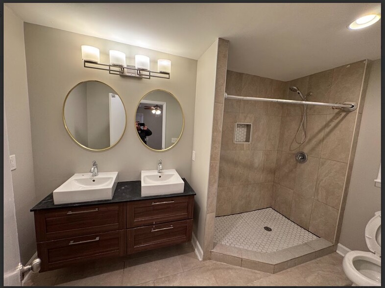 Master Bath - 2475 Freydale Rd SE