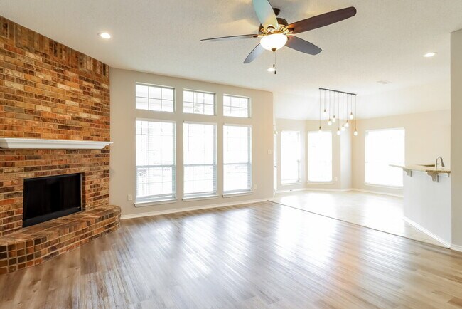 Building Photo - 6211 August Run