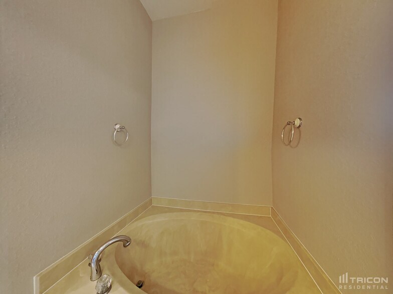 Building Photo - 2852 Cerullo St