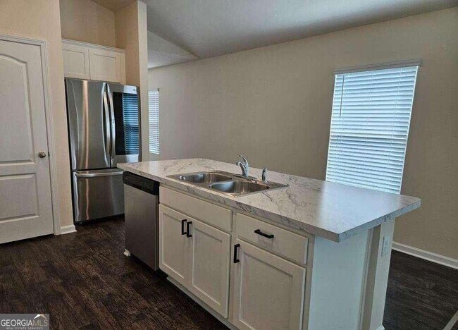 Building Photo - 209 Teakwood Dr