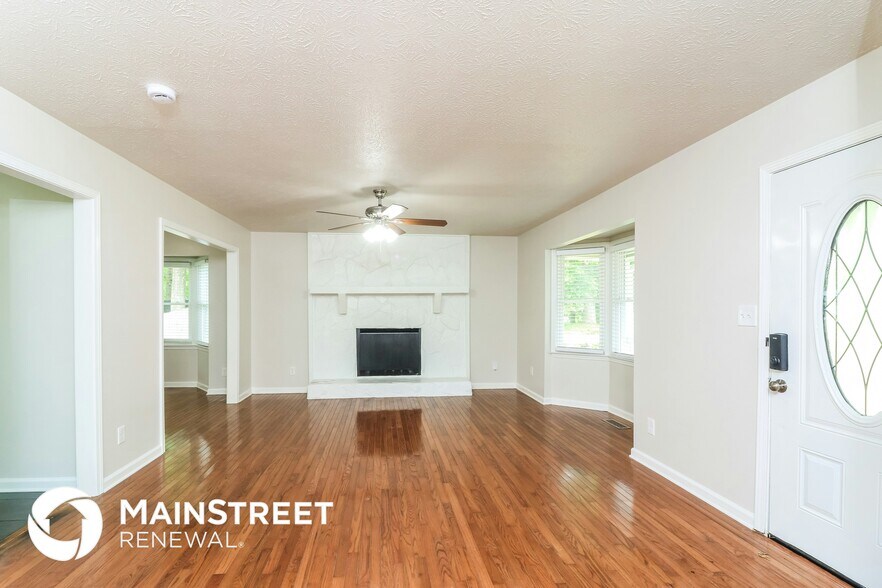 Building Photo - 400 Lake Swan Ct
