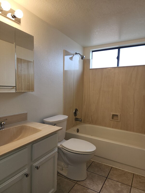 Building Photo - 2BR 1 Ba Upstairs Apartment in Midtown Tucson