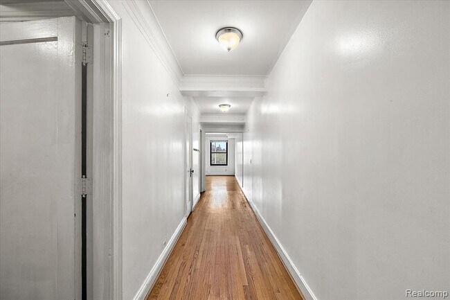 Building Photo - 15 E Kirby St