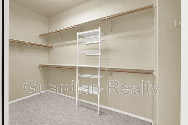 Building Photo - 224 Emerald Vista Way