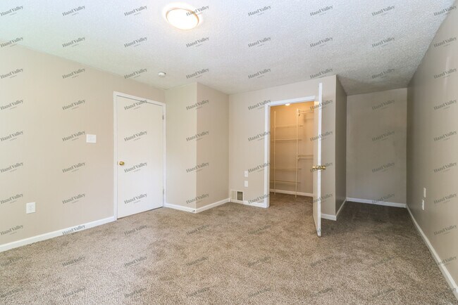 Building Photo - 26 Florval Dr