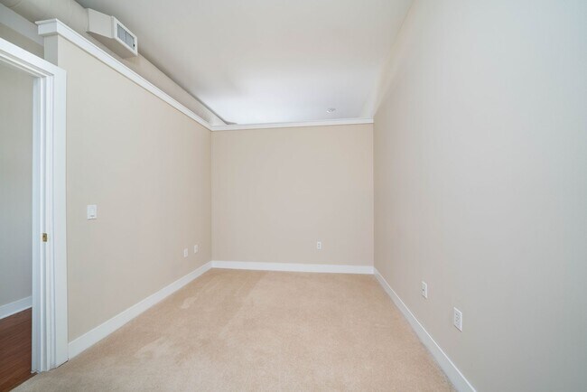 Building Photo - Enjoy The View