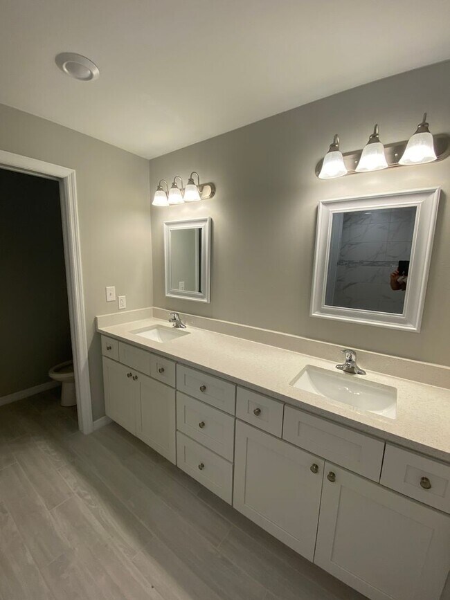 Building Photo - 3019 SW 4th Ave