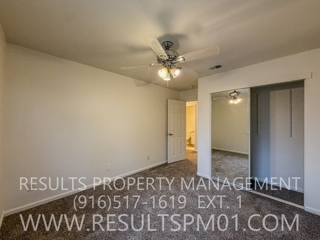 Building Photo - Beautiful Rocklin Light and bright Home!