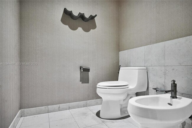 Building Photo - 901 Brickell Key Blvd