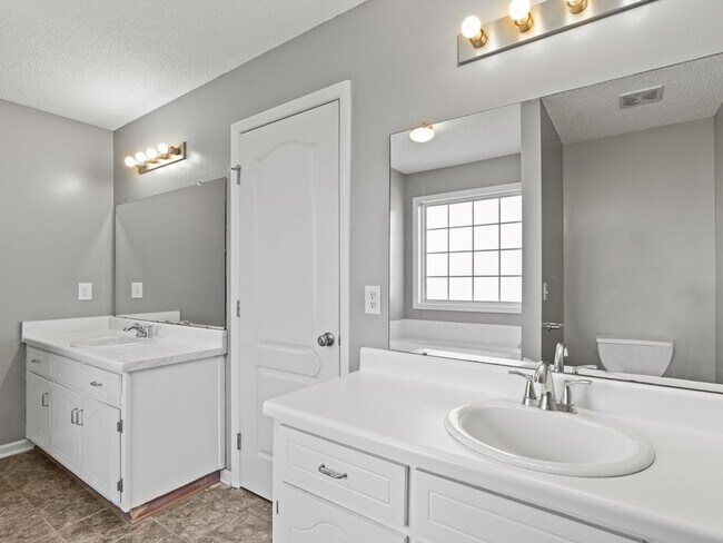 Building Photo - 213 Steppe Ct