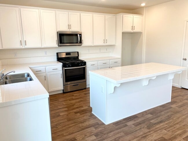 Building Photo - Spacious 4-Bed, 2-Bath Single-Level Home Near Boris Elementary