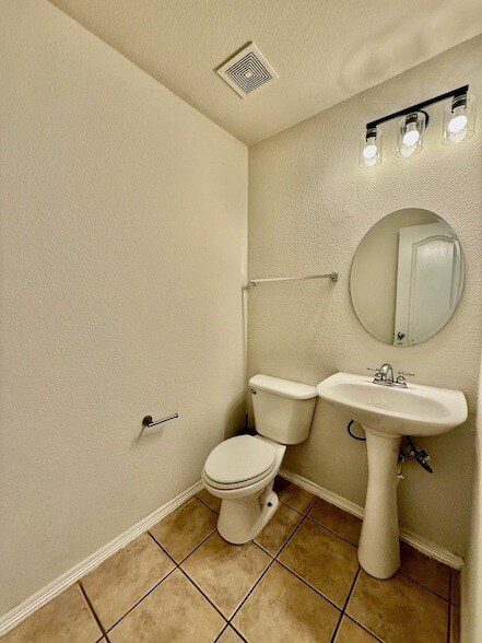 Building Photo - 3900 Braxton Ln