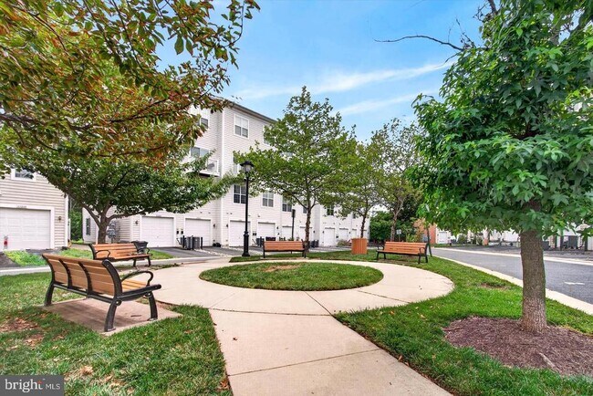 Building Photo - 43845 Centergate Dr