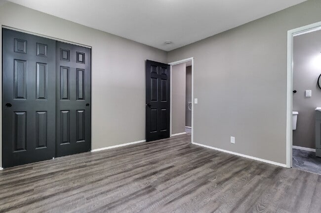Building Photo - "Charming 4-Bed, 2-Bath Florissant Home wi...