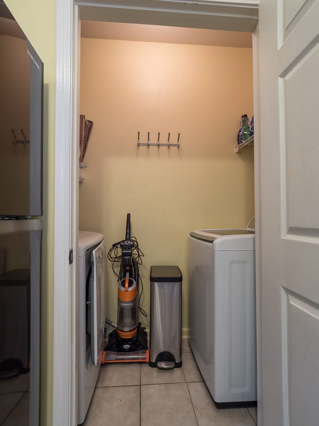 laundry room - 1600 Long Grove Dr