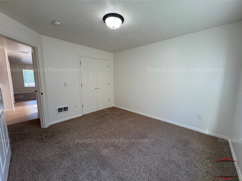 Building Photo - 3108 E Chasewood Dr