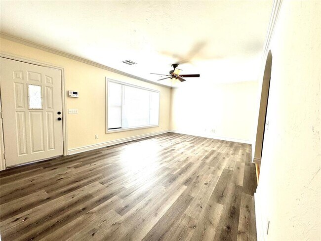 Building Photo - 1101 W Wilshire Blvd