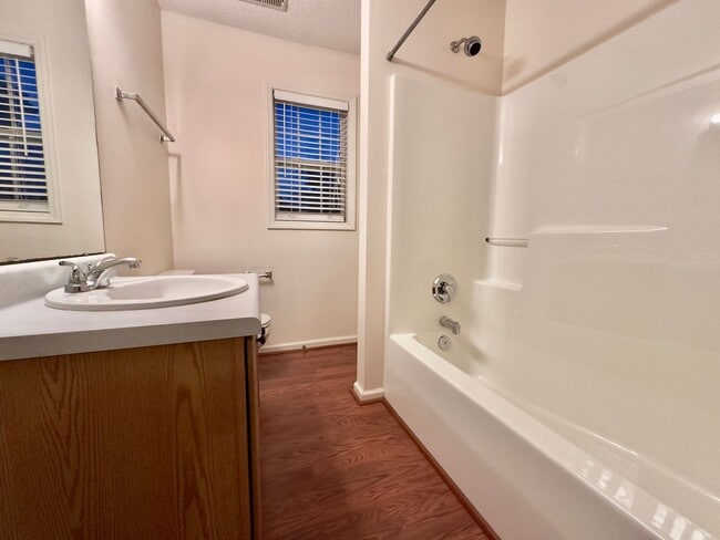 Building Photo - Charming Townhouse in Prime Morrisville Location!