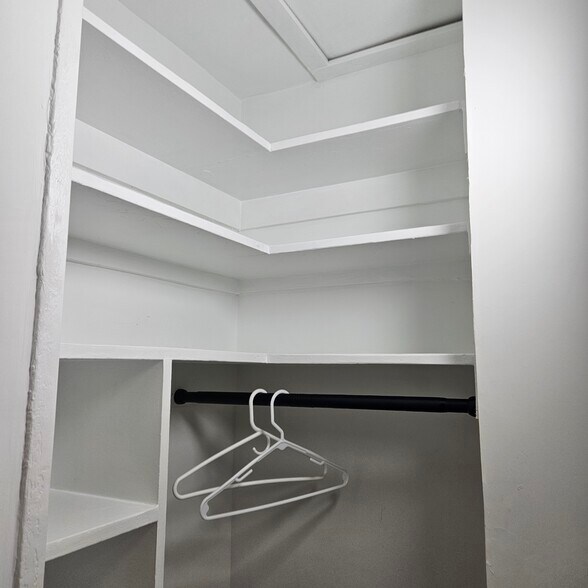 Building Photo - 811 Tyler St